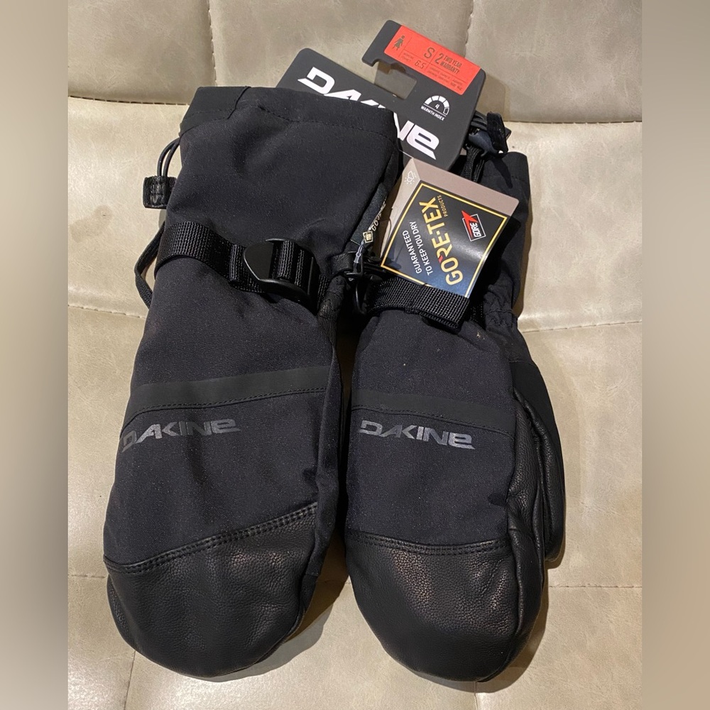Dakine Fleetwood Mittens - NWT - S